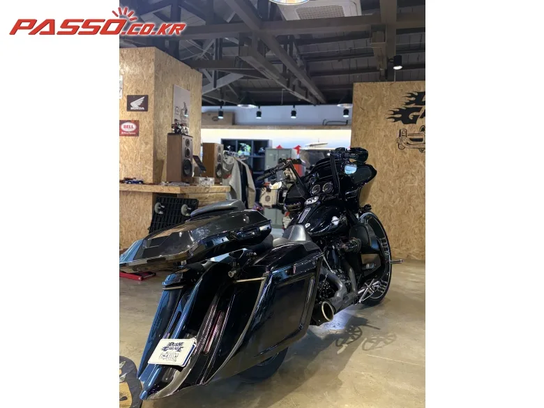 할리데이비슨 로드 글라이드 스페셜 2019 블랙 사진 3