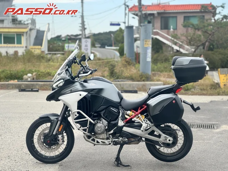 두카티 멀티스트라다 V4 S 2021 화이트 사진 2