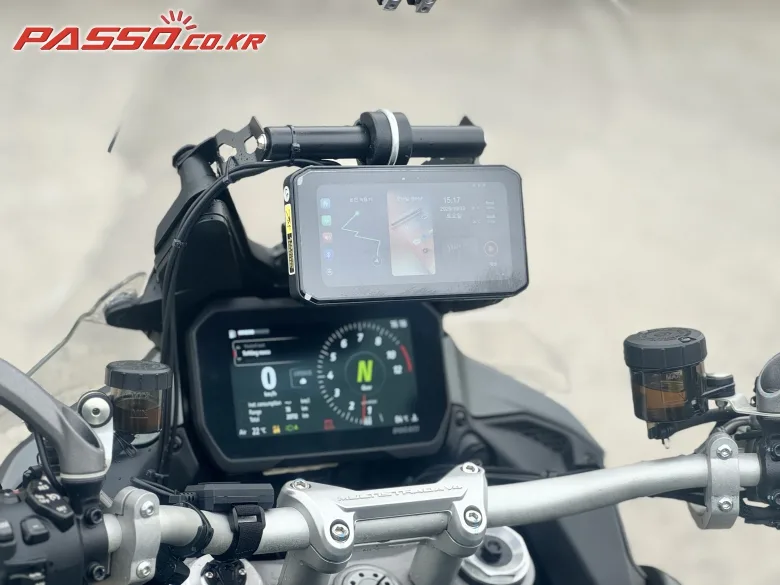 두카티 멀티스트라다 V4 S 2021 화이트 사진 4