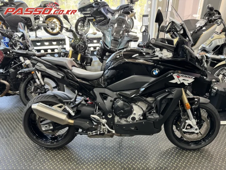 BMW S 1000 XR 2025 블랙 사진 1
