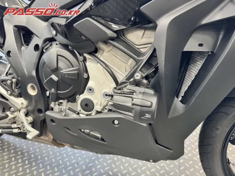 BMW S 1000 XR 2025 블랙 사진 5