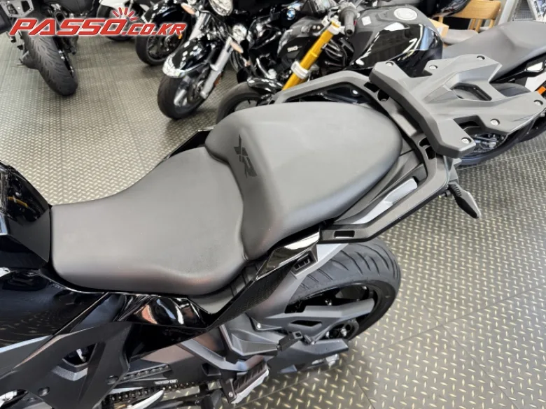 BMW S 1000 XR 2025 블랙 사진 8