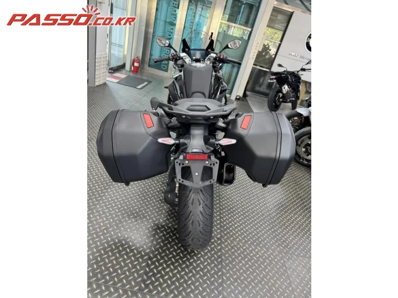BMW R 1300 RS 2026 블랙 사진 3