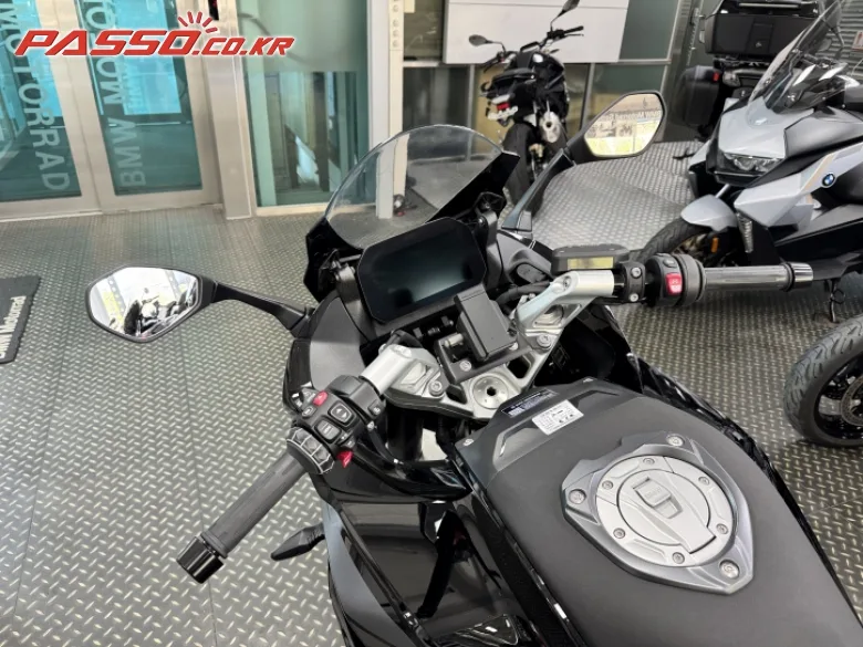 BMW R 1300 RS 2026 블랙 사진 4