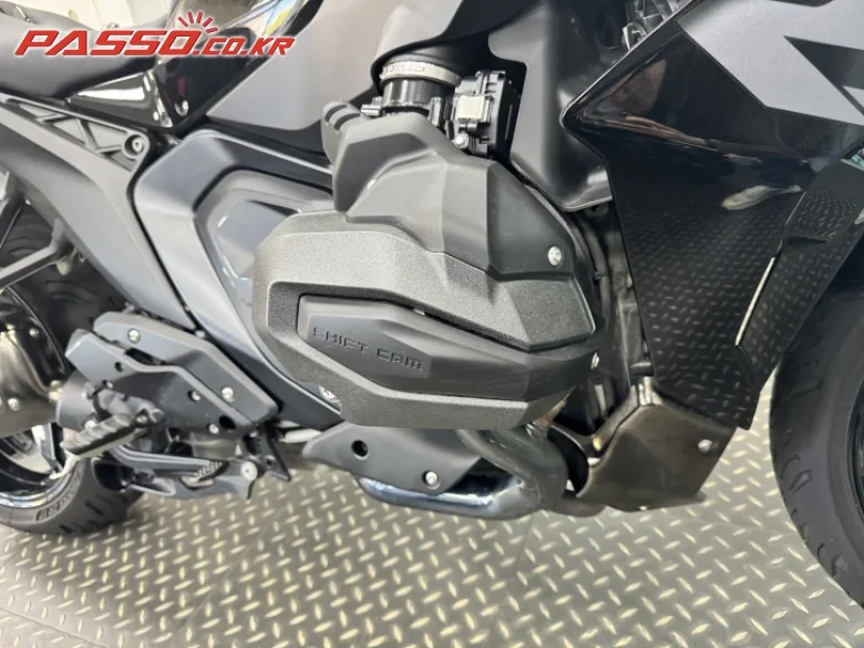 BMW R 1300 RS 2026 블랙 사진 5