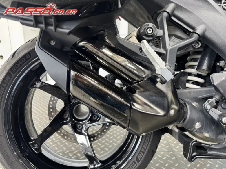 BMW R 1300 RS 2026 블랙 사진 7