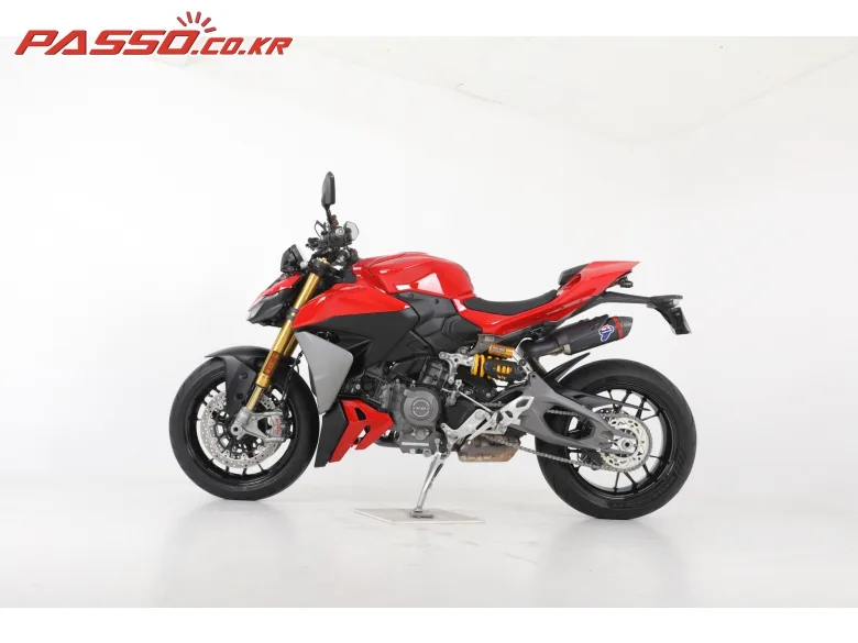 두카티 파니갈레 V2 S 2025 레드 사진 2