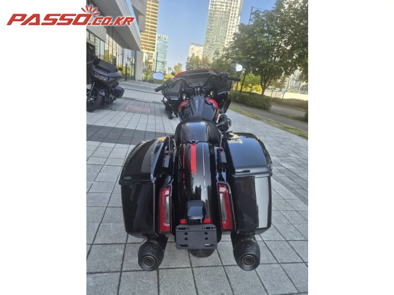 할리데이비슨 CVO 로드 글라이드 ST 2026 레드 사진 3