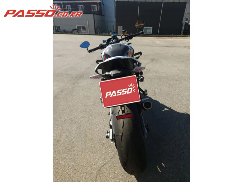 BMW M 1000 R 2026 화이트 사진 3