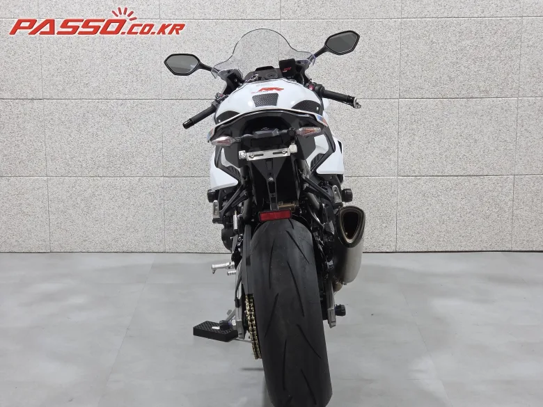 BMW S 1000 RR 2026 화이트 사진 3
