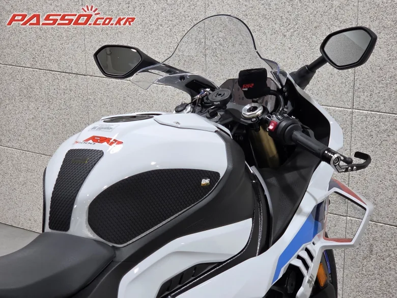 BMW S 1000 RR 2026 화이트 사진 4