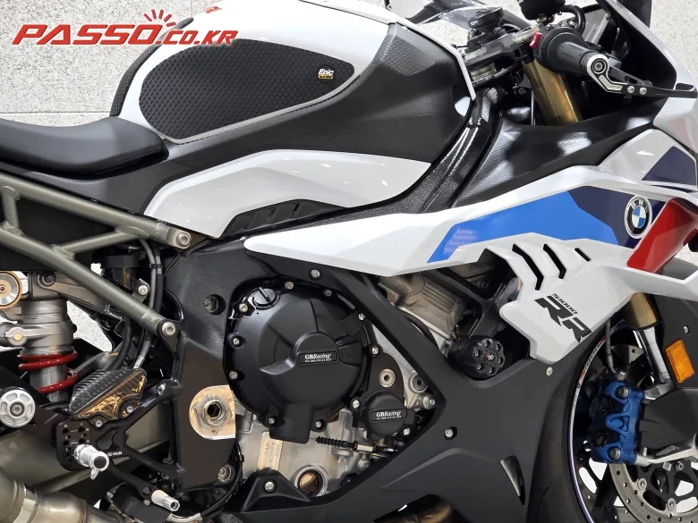 BMW S 1000 RR 2026 화이트 사진 5