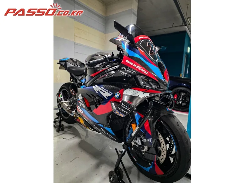 BMW M 1000 RR 2023 블랙 사진 4