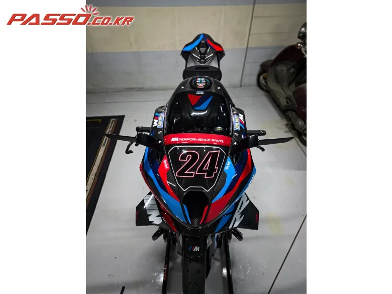 BMW M 1000 RR 2023 블랙 사진 6