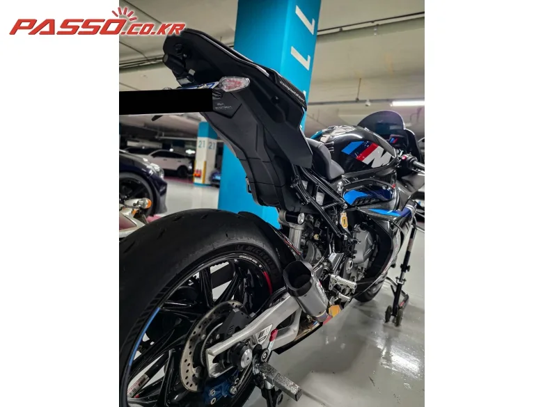 BMW M 1000 RR 2023 블랙 사진 8