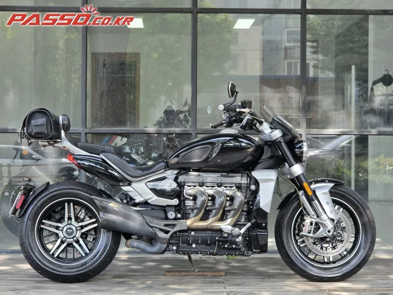 트라이엄프 로켓Ⅲ GT 2021 블랙 사진 1