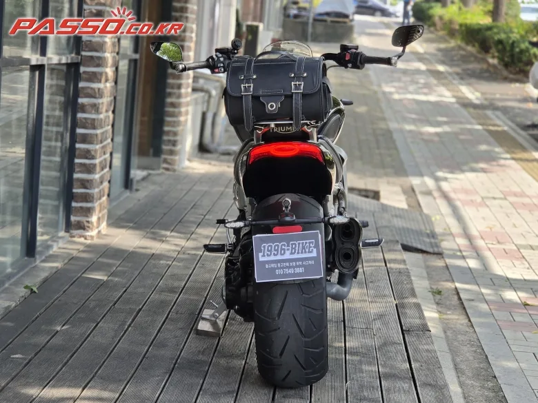 트라이엄프 로켓Ⅲ GT 2021 블랙 사진 3
