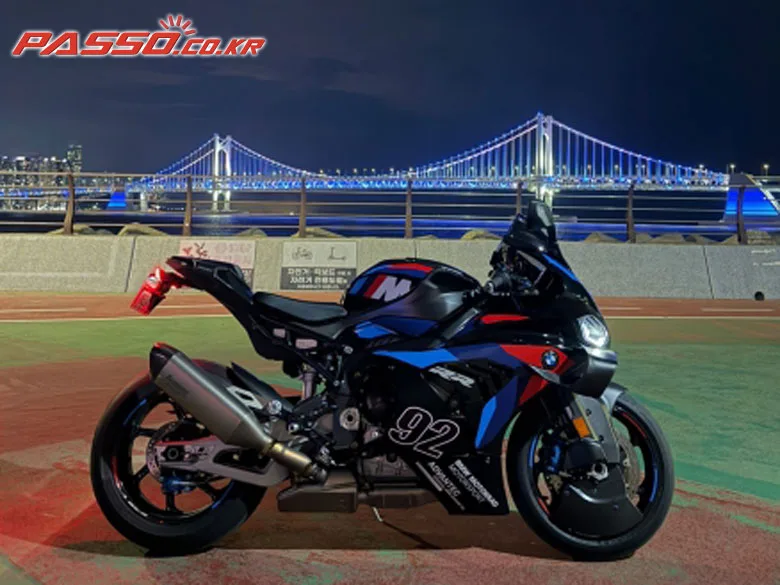 BMW M 1000 RR 2025 네이비 사진 1