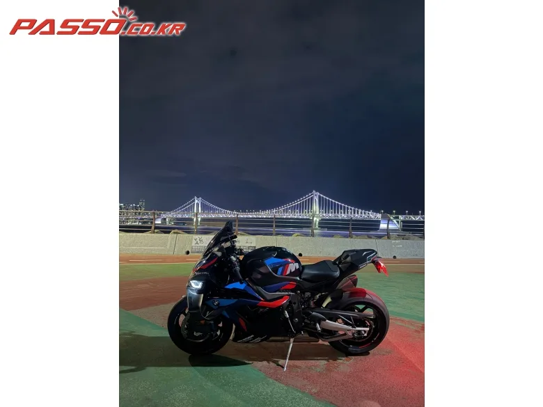BMW M 1000 RR 2025 네이비 사진 2