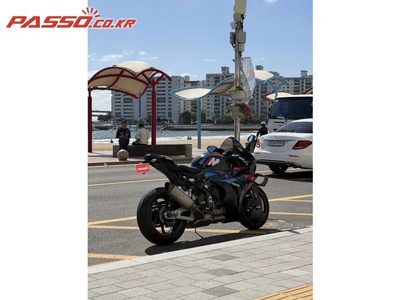 BMW M 1000 RR 2025 네이비 사진 3