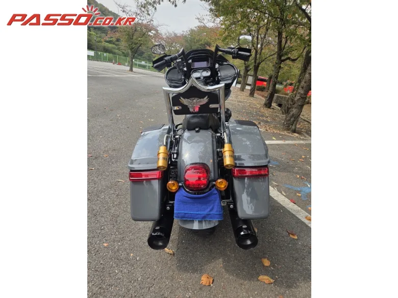 할리데이비슨 로드 글라이드 ST 2022 블랙 사진 3