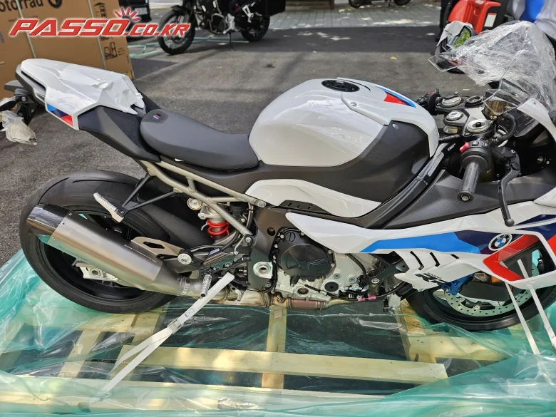 BMW S 1000 RR M패키지 2026 2026 화이트 사진 3
