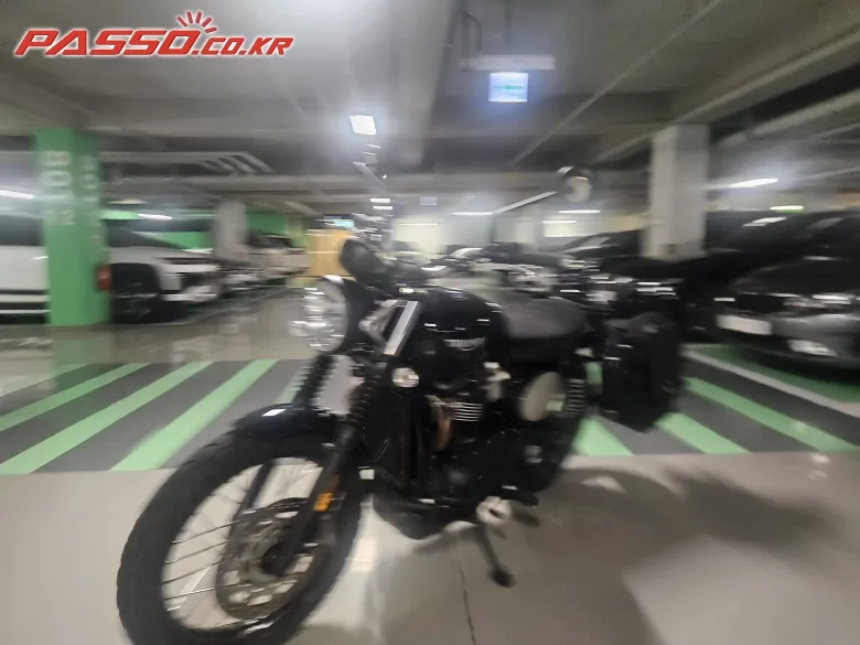 트라이엄프 스크램블러 900 2025 블랙 사진 7