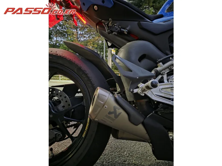 두카티 파니갈레 V4 S 2022 블루 사진 6