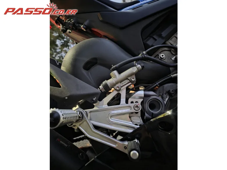 두카티 파니갈레 V4 S 2022 블루 사진 8