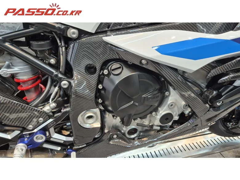 BMW S 1000 RR 2024 화이트 사진 5