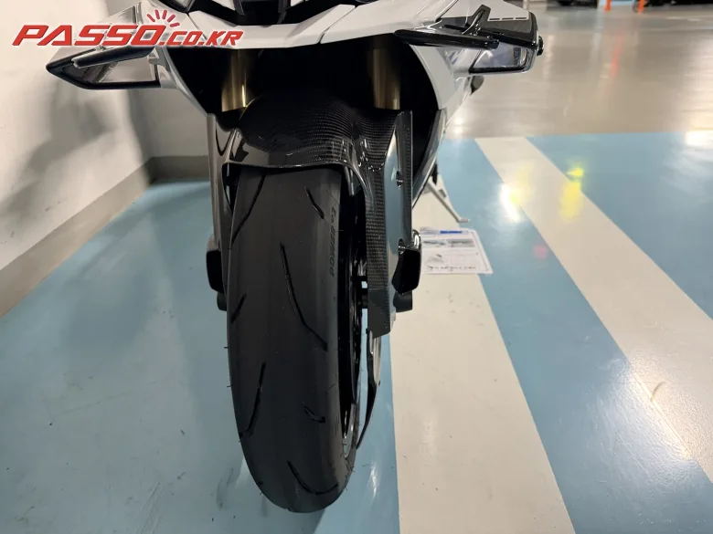 BMW S 1000 RR 2024 화이트 사진 6