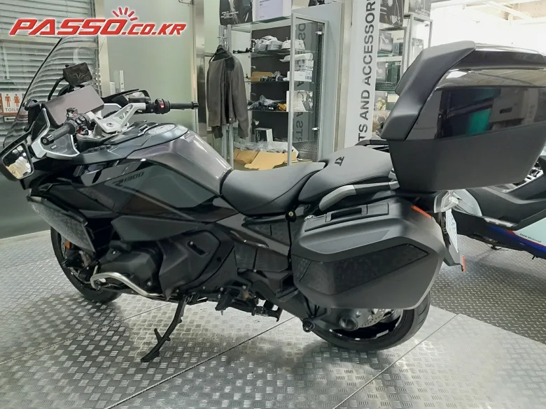 BMW R 1300 RT 2026 블랙 사진 2