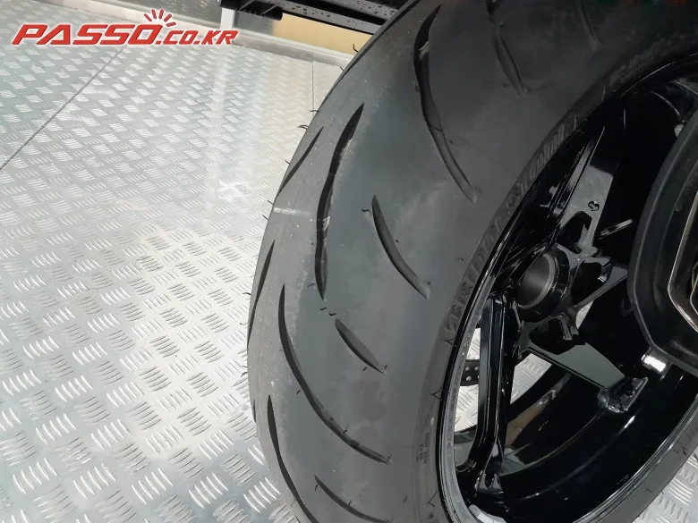 BMW R 1300 RT 2026 블랙 사진 6