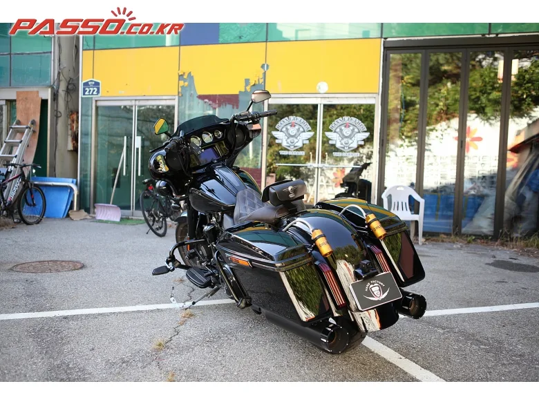 할리데이비슨 스트리트 글라이드 ST 2022 블랙 사진 3
