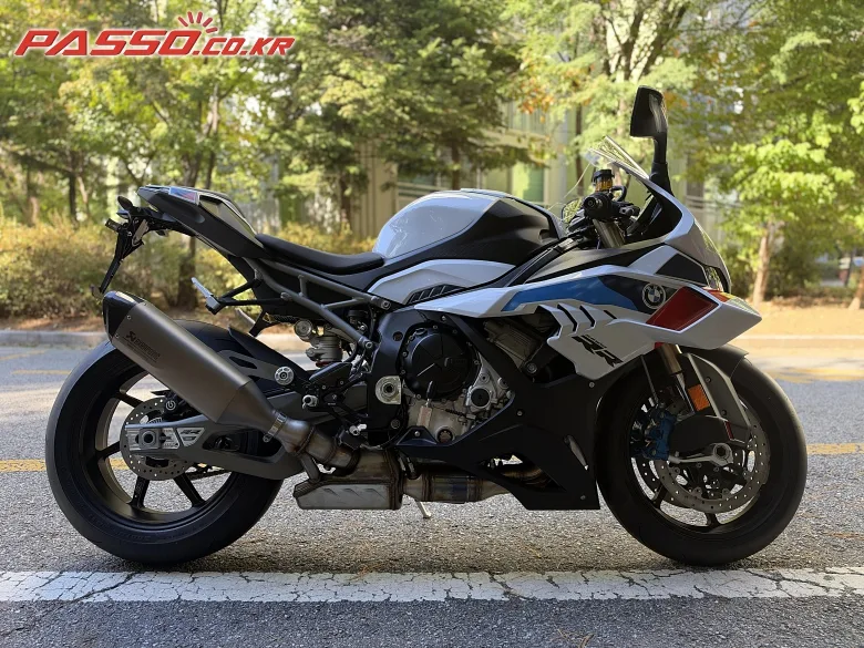 BMW S 1000 RR 2026 블랙 사진 1