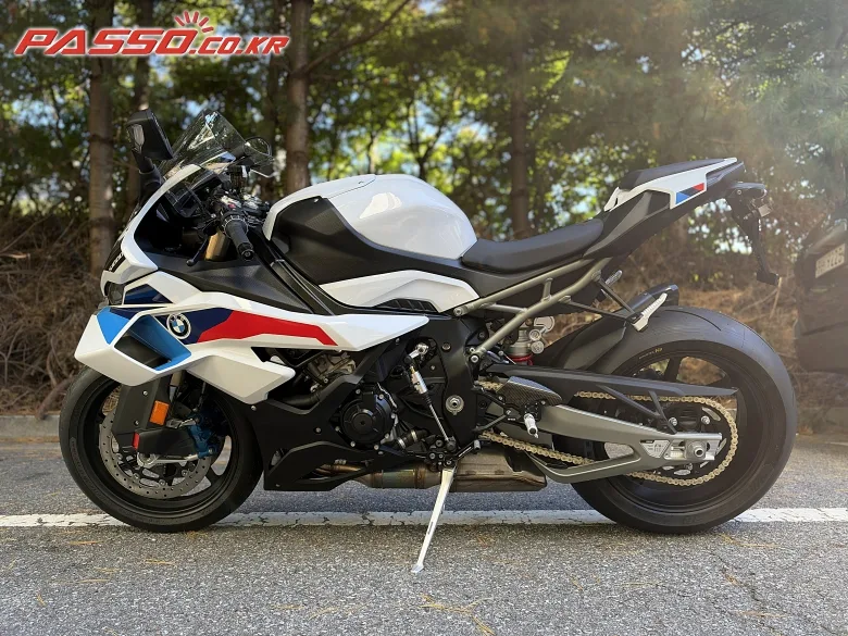 BMW S 1000 RR 2026 블랙 사진 2