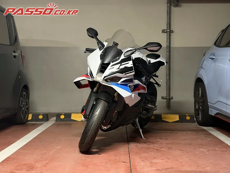 BMW S 1000 RR 2026 블랙 사진 8