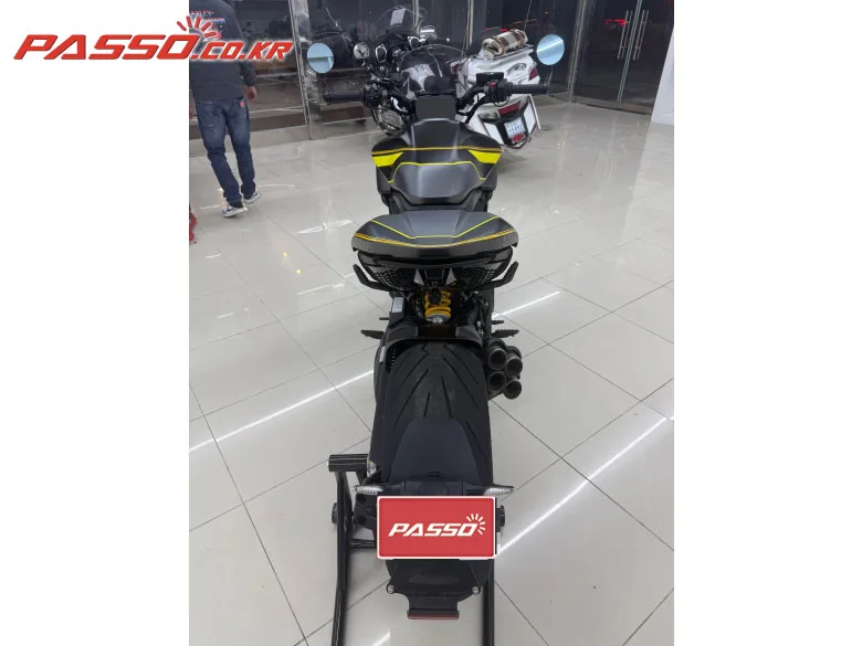 두카티 디아벨 V4 2025 블랙 사진 3