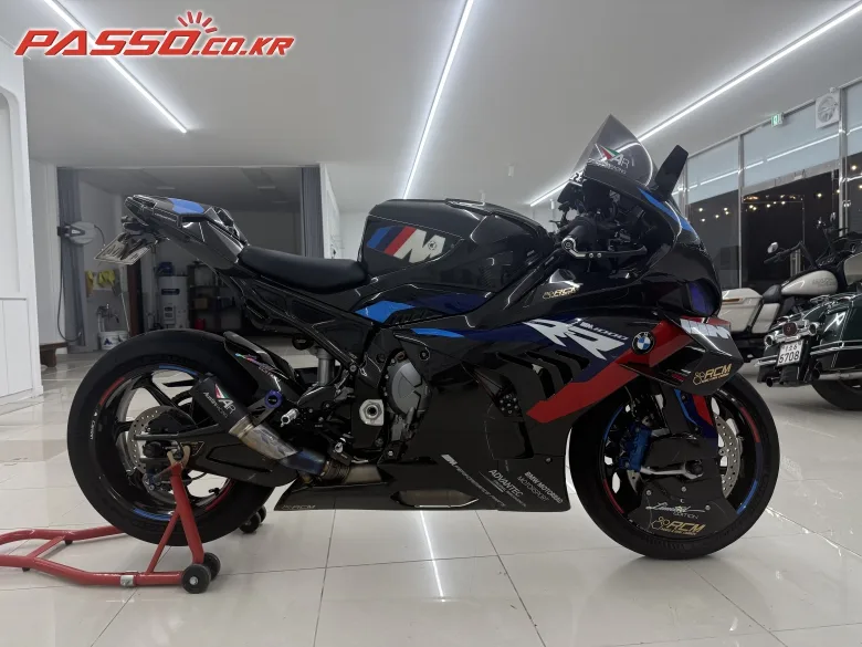 BMW M 1000 RR 2023 블랙 사진 2
