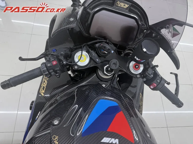 BMW M 1000 RR 2023 블랙 사진 4