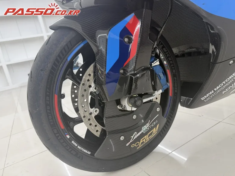 BMW M 1000 RR 2023 블랙 사진 6