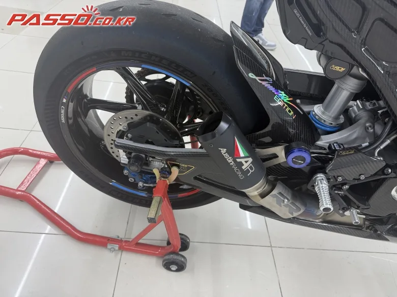 BMW M 1000 RR 2023 블랙 사진 7