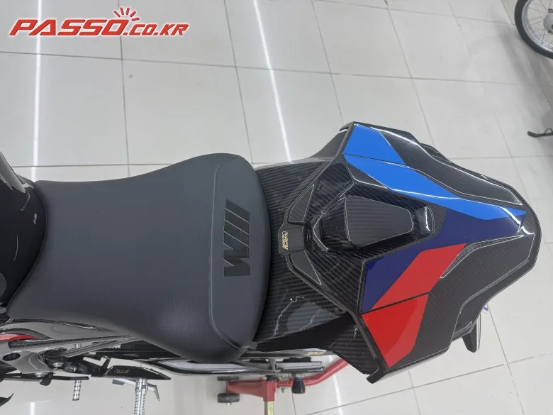 BMW M 1000 RR 2023 블랙 사진 8