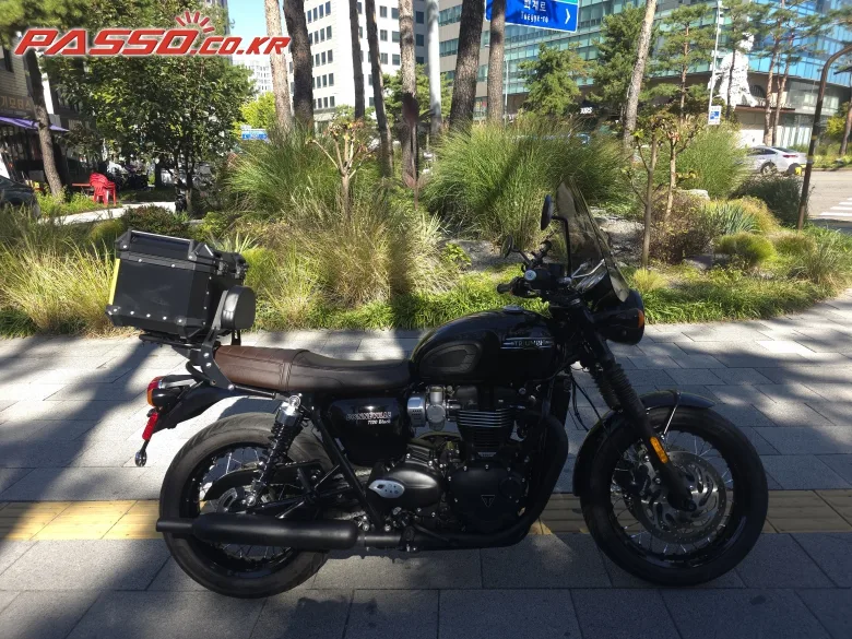 트라이엄프 본네빌 T120 블랙 2023 블랙 사진 1