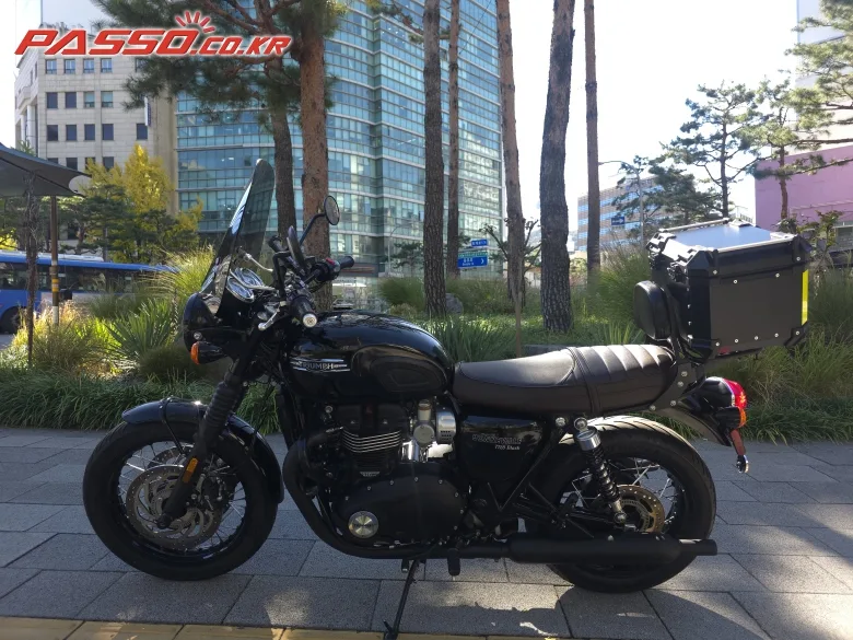트라이엄프 본네빌 T120 블랙 2023 블랙 사진 2