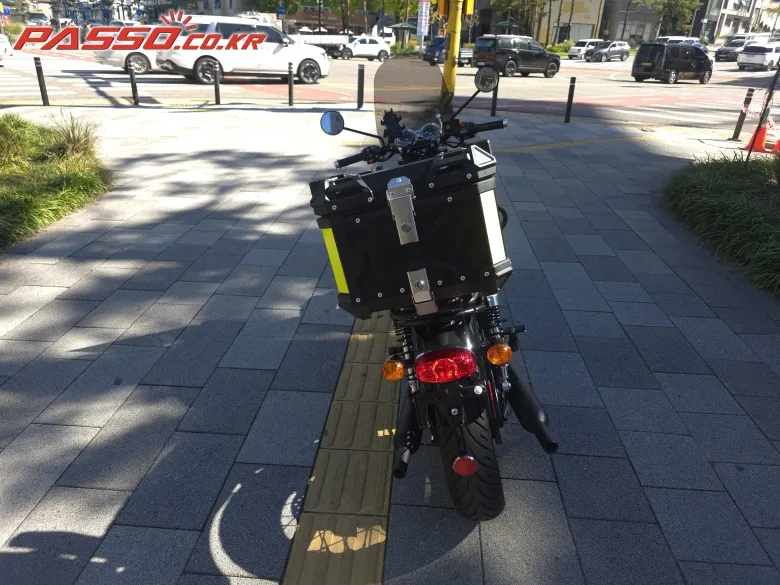 트라이엄프 본네빌 T120 블랙 2023 블랙 사진 3