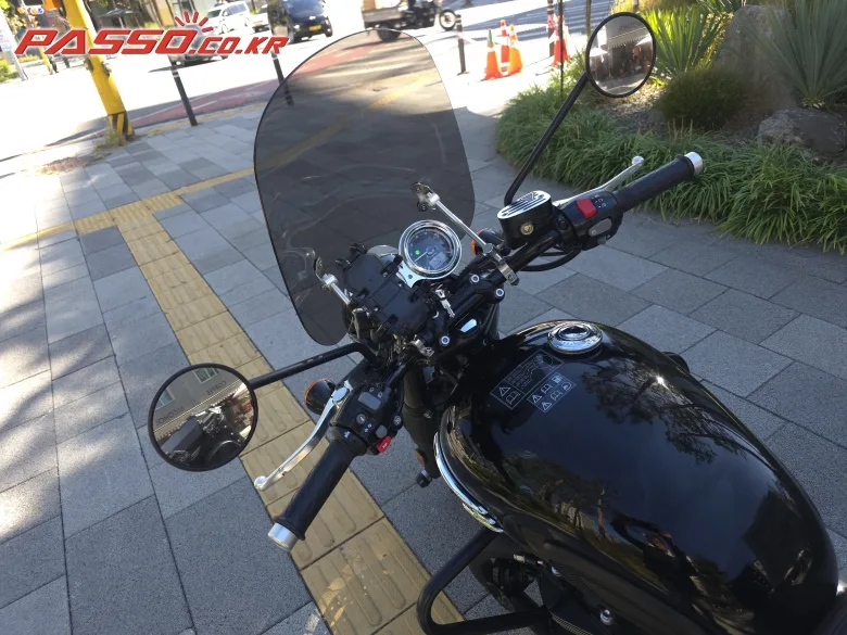 트라이엄프 본네빌 T120 블랙 2023 블랙 사진 4
