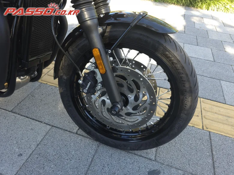 트라이엄프 본네빌 T120 블랙 2023 블랙 사진 6