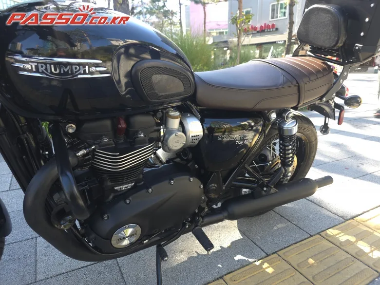 트라이엄프 본네빌 T120 블랙 2023 블랙 사진 8