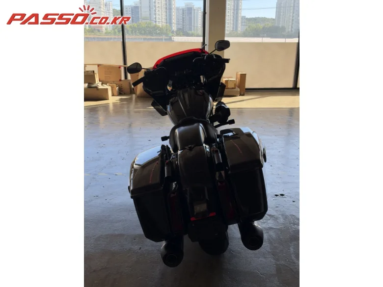 할리데이비슨 CVO 로드 글라이드 ST 2026 블랙 사진 3
